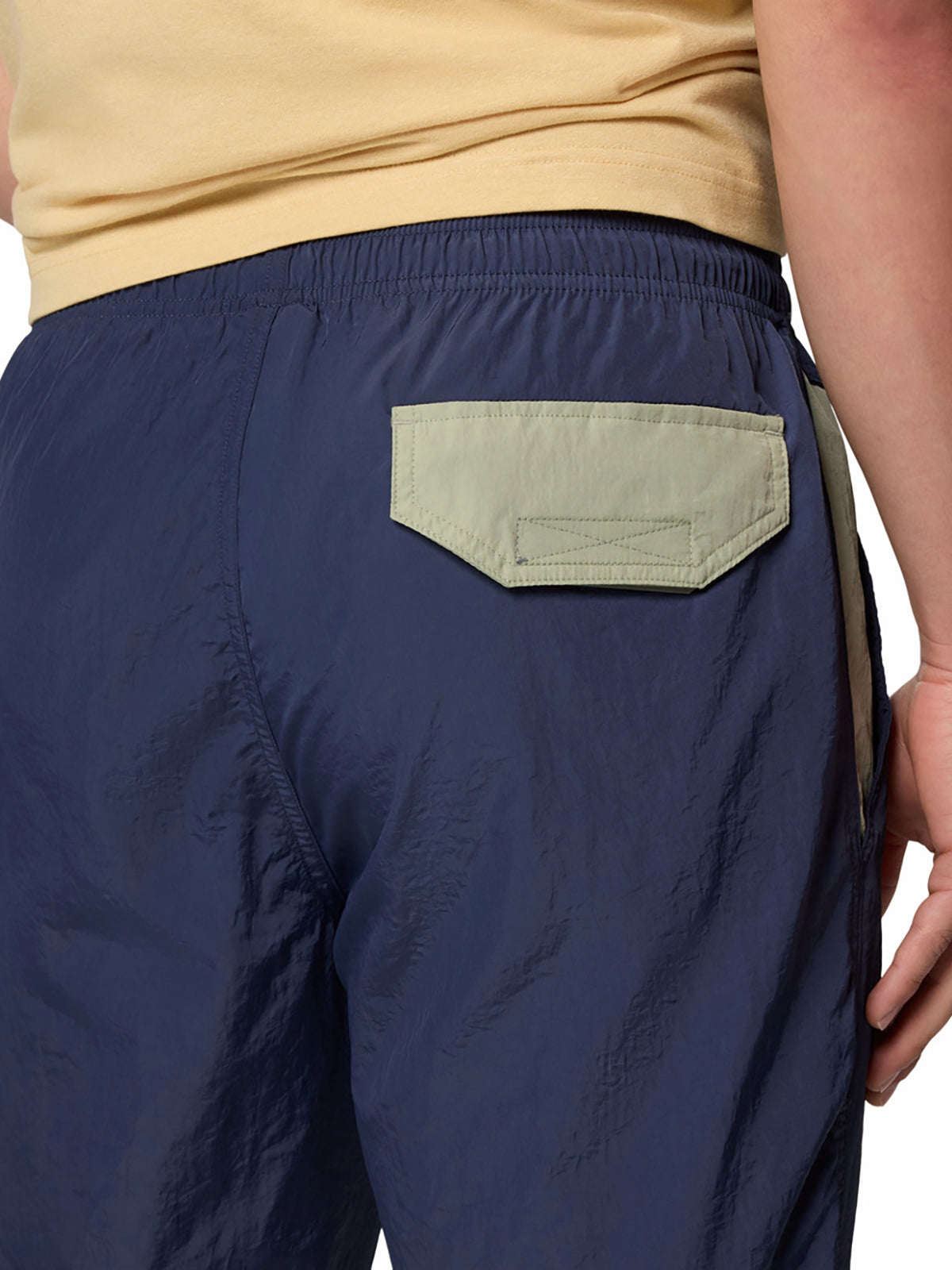 pantalon-para-hombre-cortaviento-challenger-azul-columbia-2071561-5nm