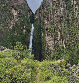 Día de la Mujer en la catarata Curinpacchi